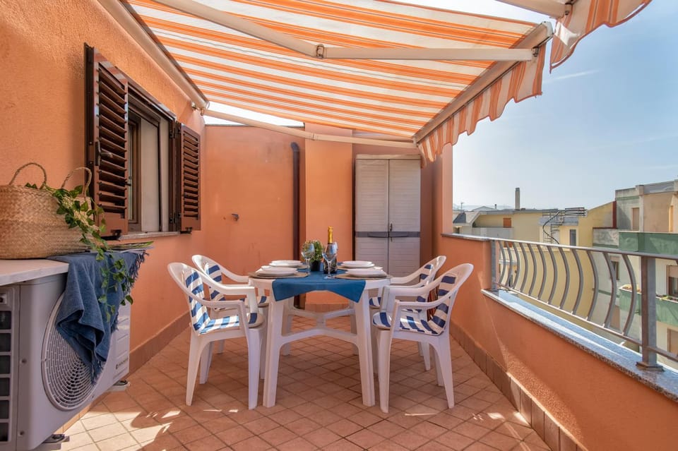 Property building, Balcony/Terrace, Balcony/Terrace, Dining area