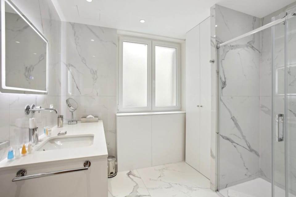 Shower, Bathroom, towels