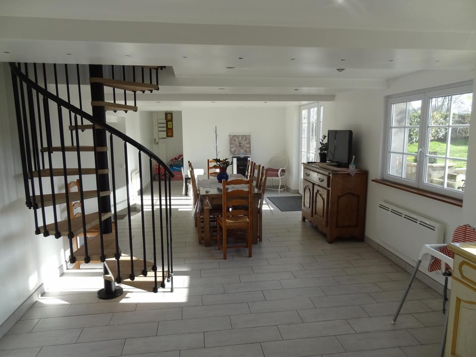 TV and multimedia, Dining area