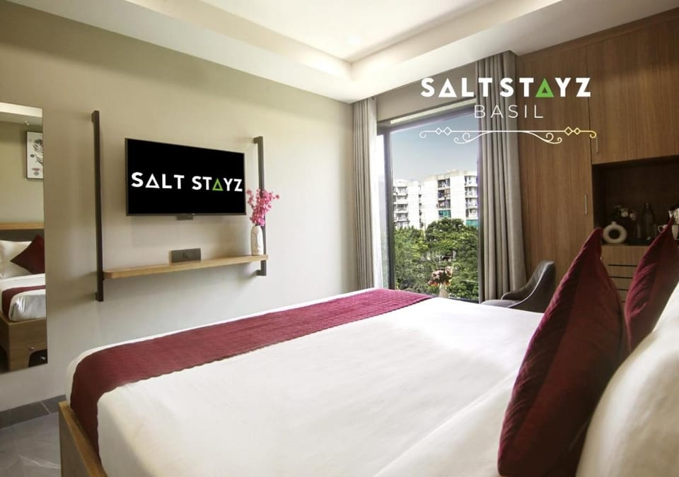 Bed, Property logo or sign, TV and multimedia, Coffee/tea facilities, Photo of the whole room, Bedroom, Text overlay, wardrobe, air conditioner
