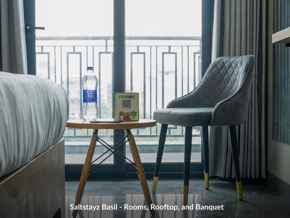 Bed, Seating area, Bedroom