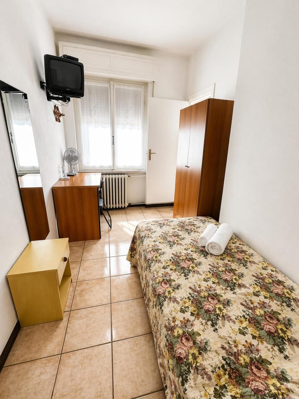Bedroom, furniture, towels