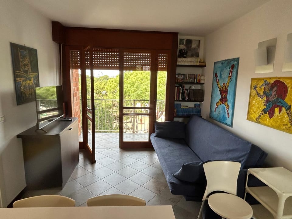 TV and multimedia, Living room, Seating area, Evening entertainment