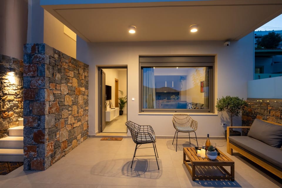 Patio, Facade/entrance