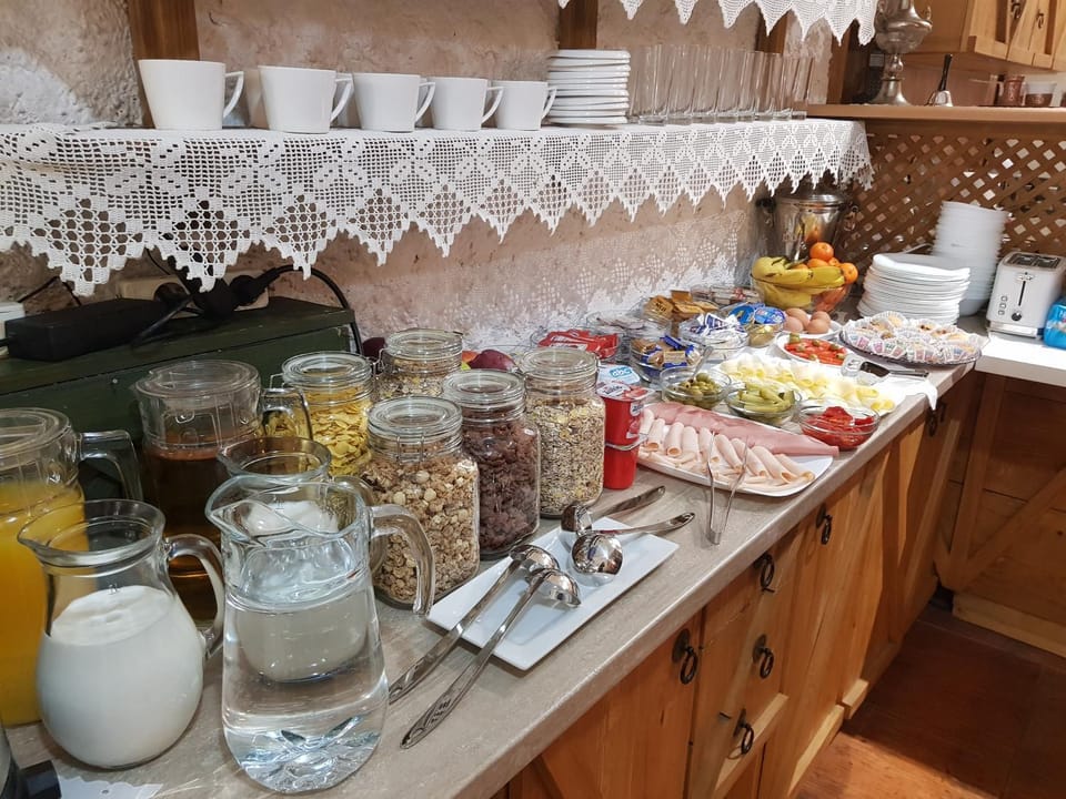 Food and drinks, Food, Breakfast, Continental breakfast, Buffet breakfast