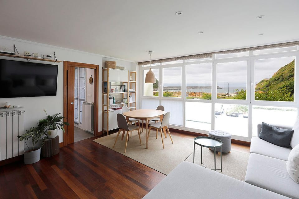 Natural landscape, TV and multimedia, View (from property/room), Living room, Seating area, Dining area, Mountain view, Sea view
