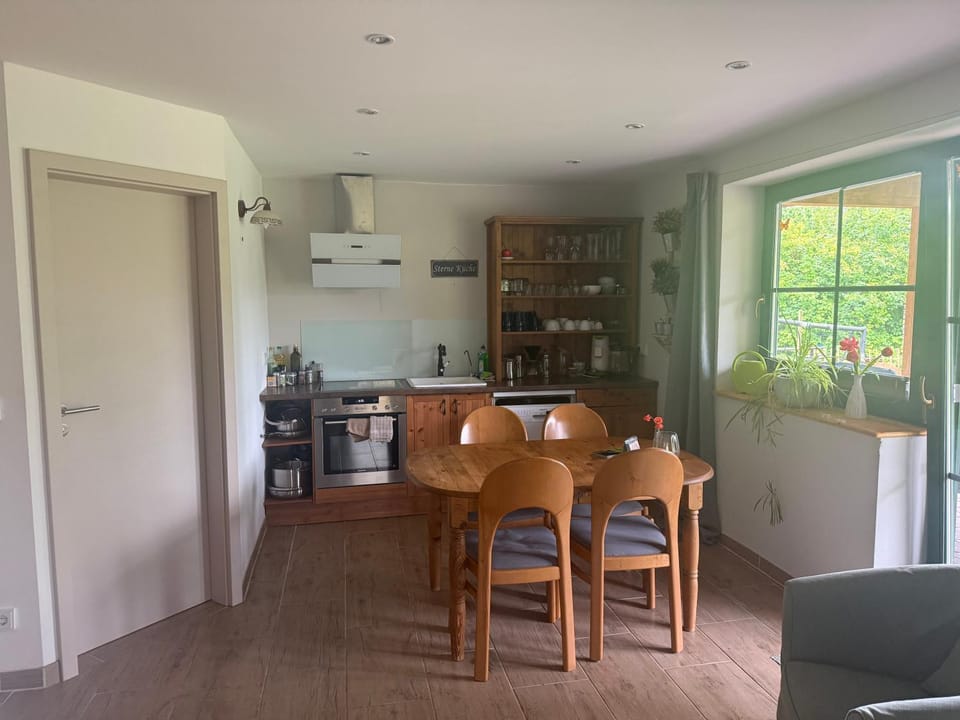 Kitchen or kitchenette, Dining area, oven, pet friendly, stove, toaster