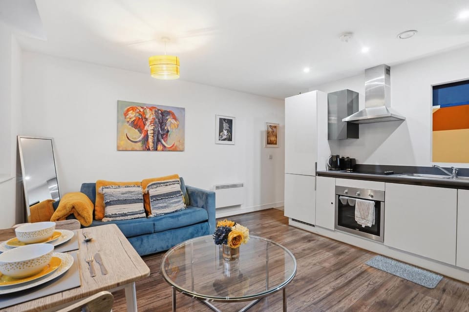 Kitchen or kitchenette, Living room, Seating area, Dining area