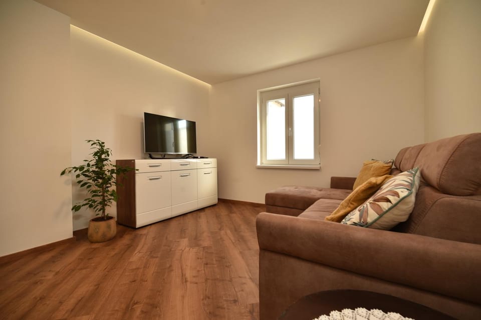 Communal lounge/ TV room, TV and multimedia, Living room, Seating area
