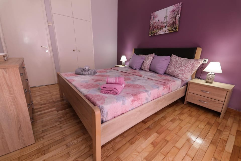 Bed, Photo of the whole room, Bedroom, towels, wardrobe