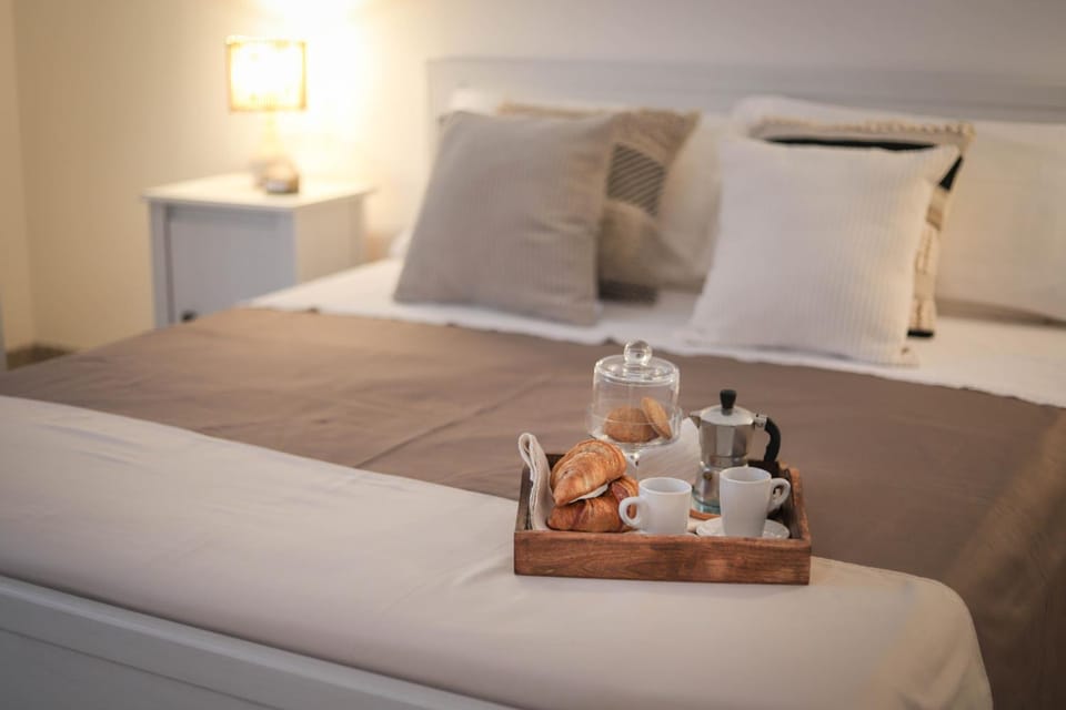 Bed, Bedroom, towels, wardrobe