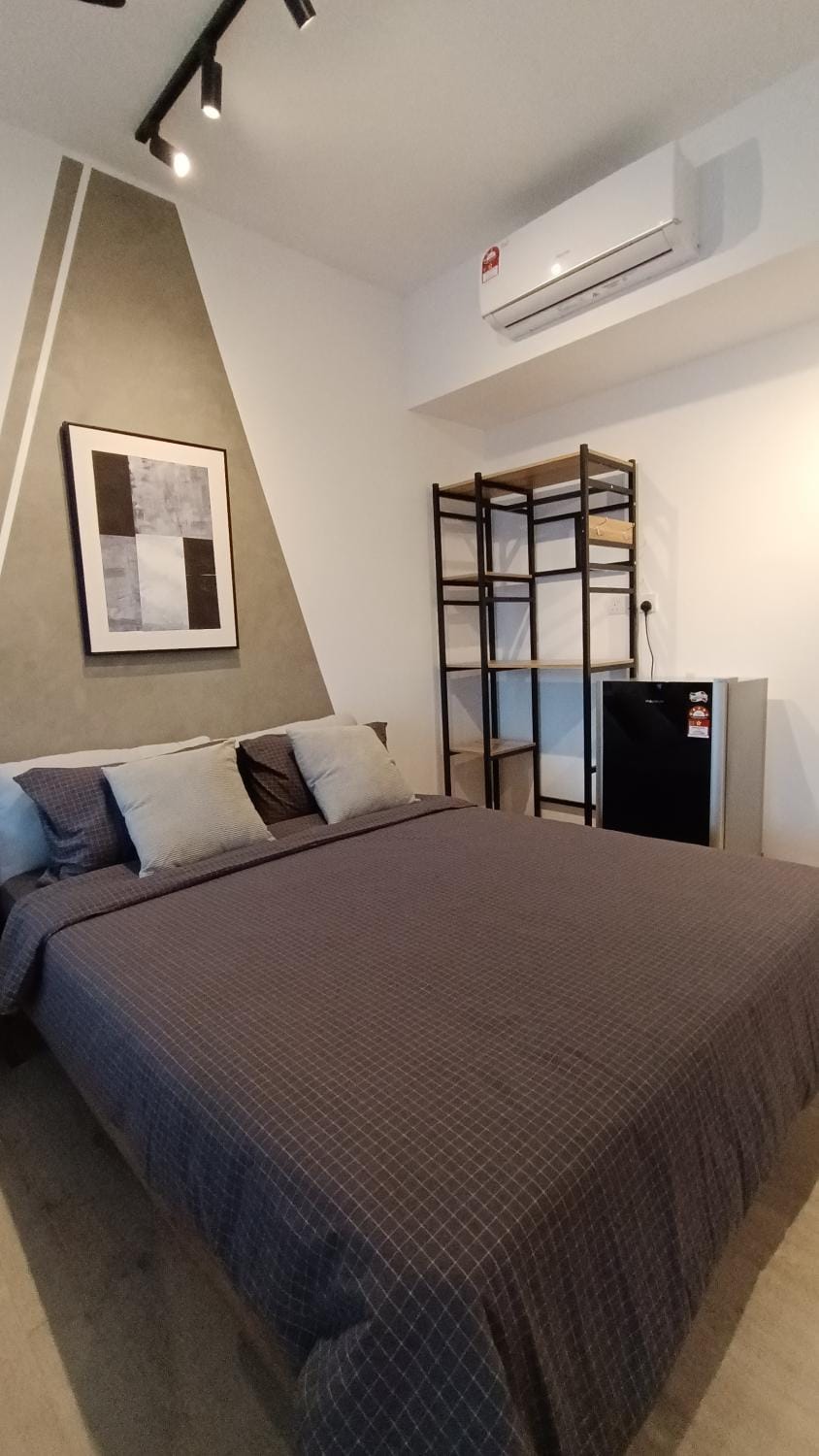 C14B Modern Infinity Pool KLCC Balcony View Apartment in Federal Territory of Kuala Lumpur