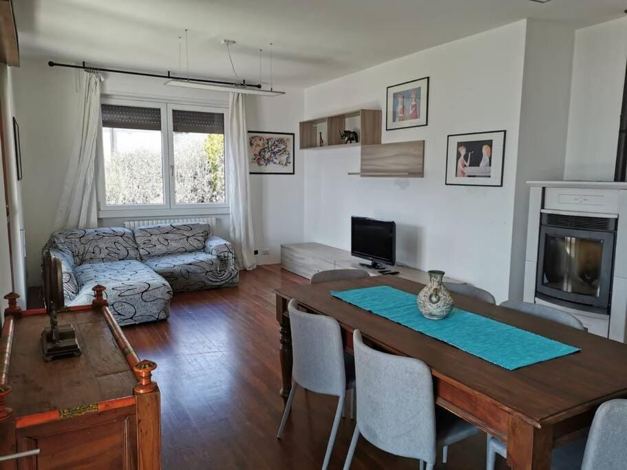 Living room, Dining area