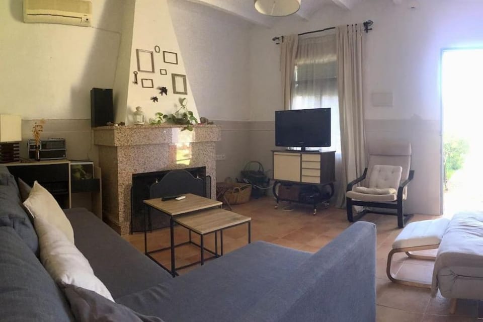 Communal lounge/ TV room, TV and multimedia, Living room, Photo of the whole room, air conditioner