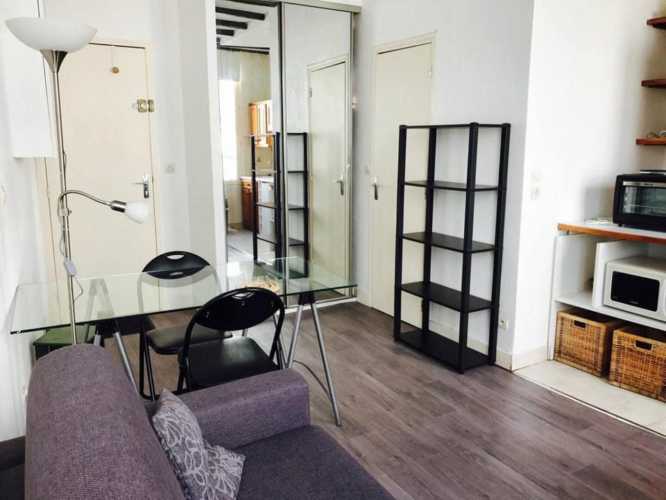 Seating area, Dining area, wardrobe
