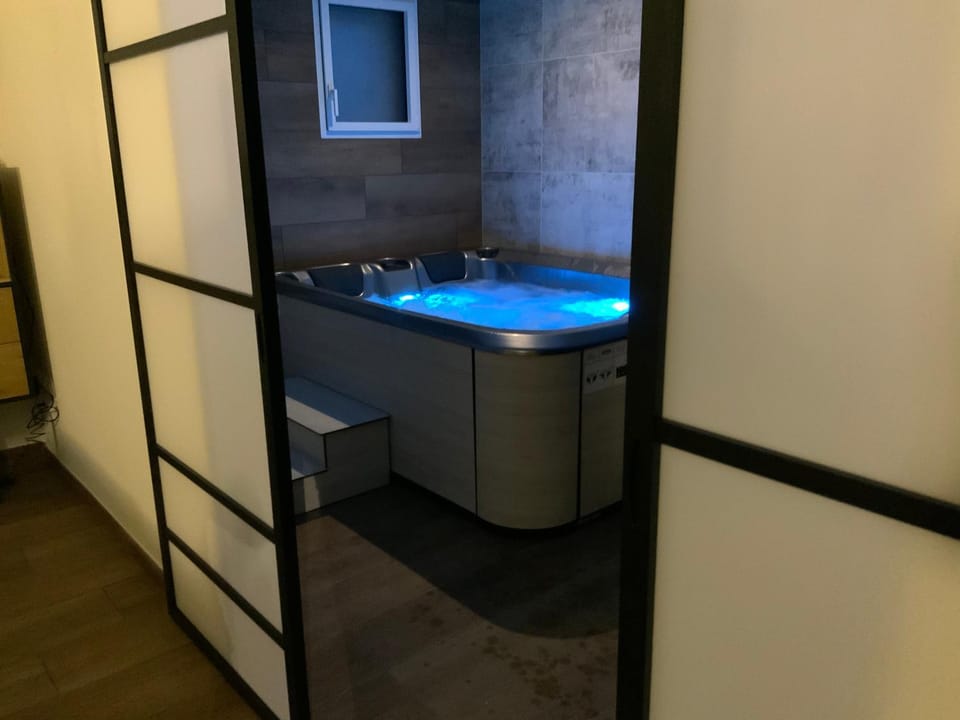 Hot Tub, Spa and wellness centre/facilities