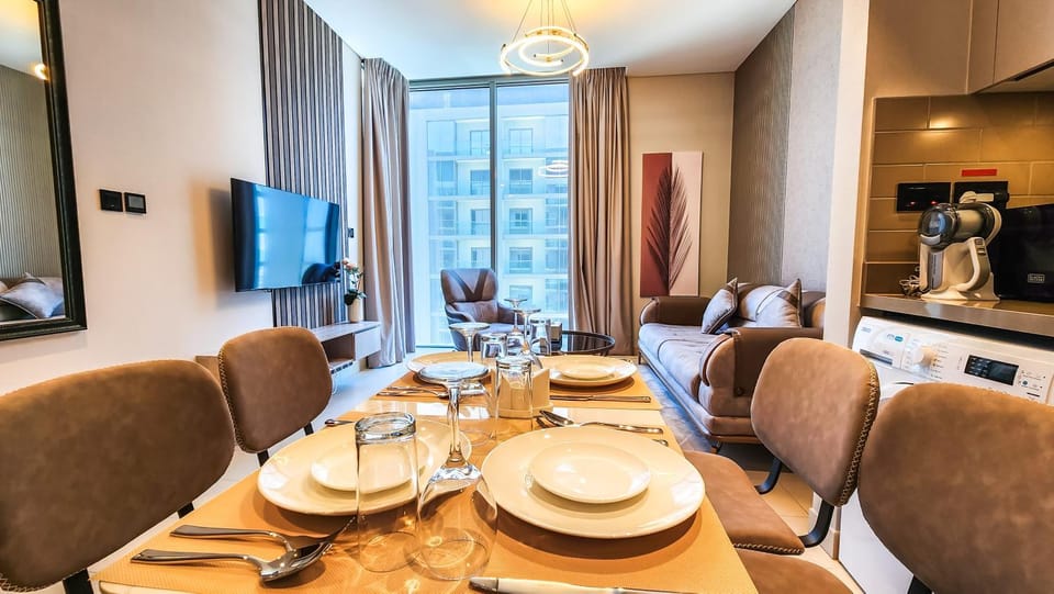 Living room, Dining area