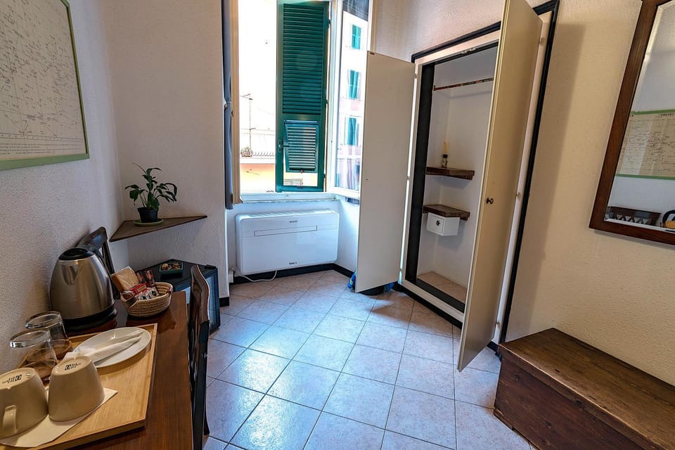 Coffee/tea facilities, Photo of the whole room, Bedroom