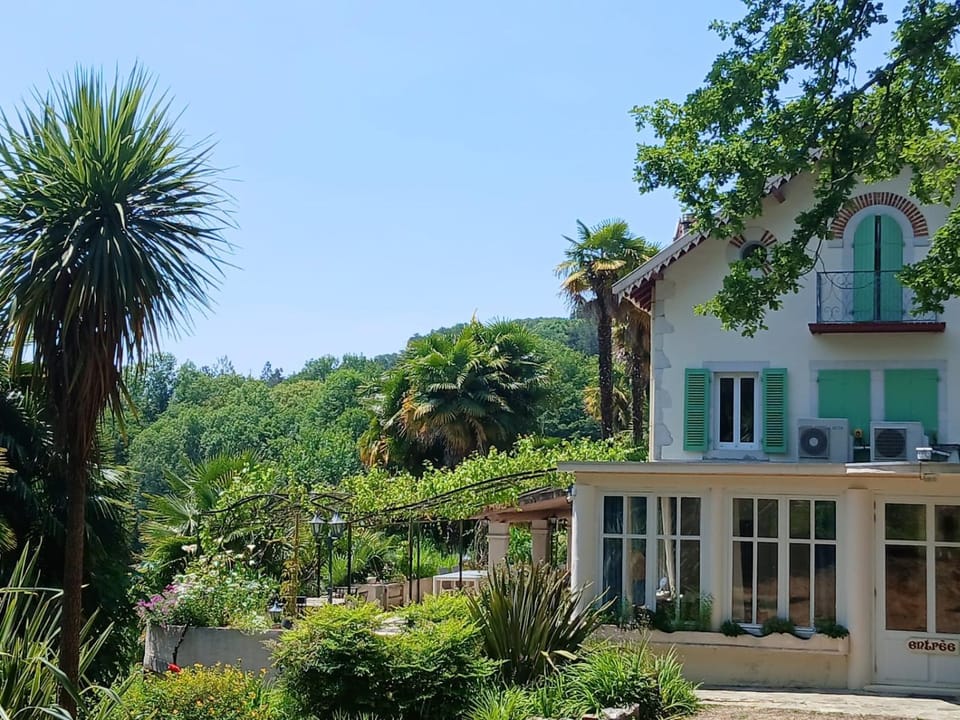 Property building, Day, Garden, Balcony/Terrace, Garden view