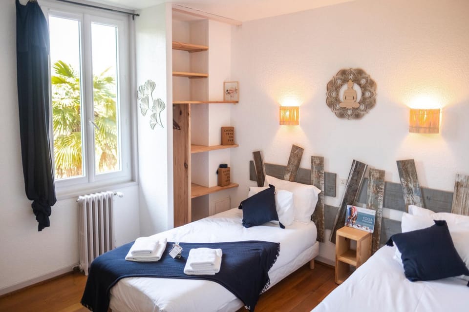 Bed, Photo of the whole room, Bedroom, towels, air conditioner