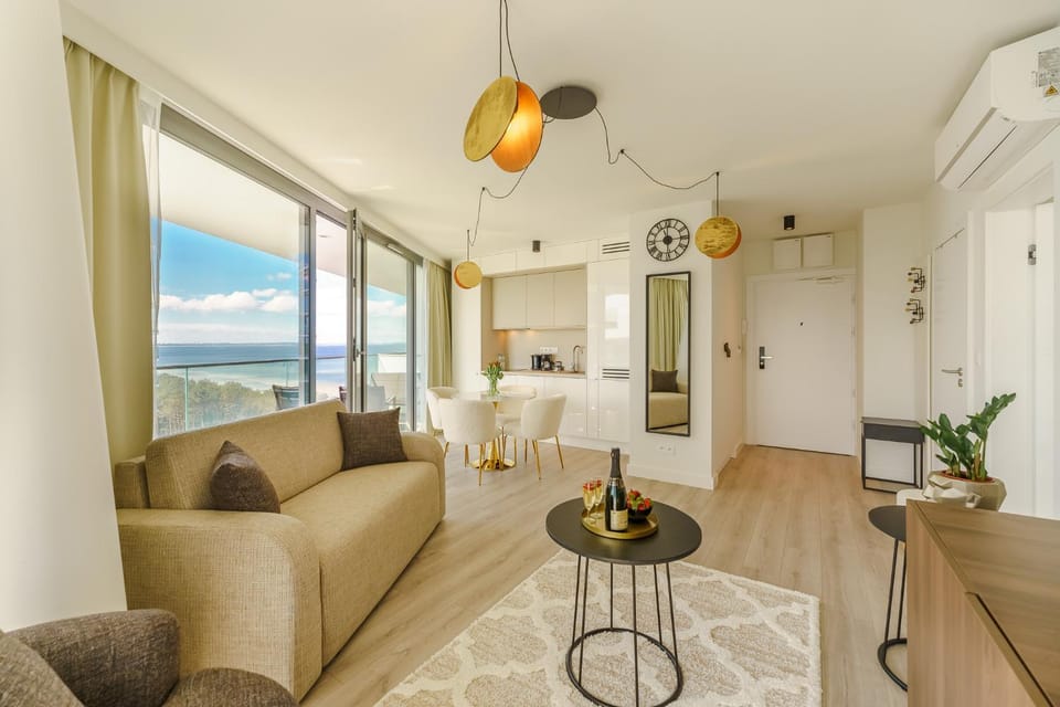 Kitchen or kitchenette, Seating area, Dining area, Sea view