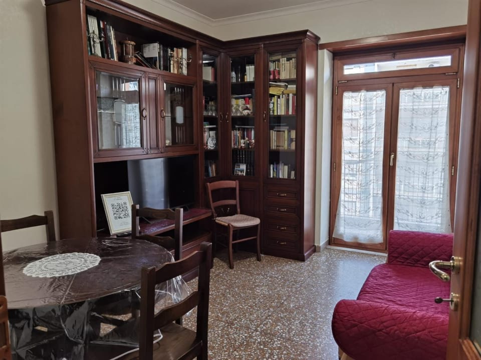 Library, TV and multimedia, Living room, Seating area, Dining area
