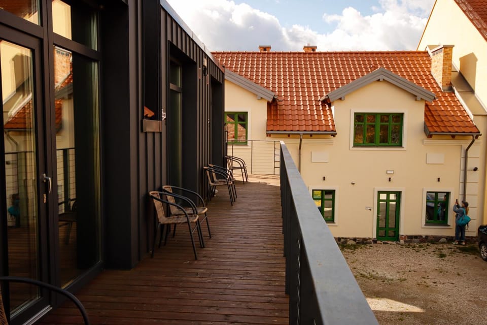 Property building, Patio, Balcony/Terrace