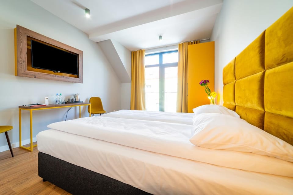 Bed, TV and multimedia