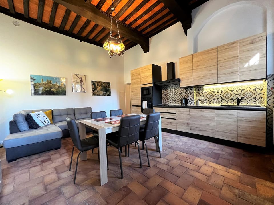 Kitchen or kitchenette, Dining area, pet friendly