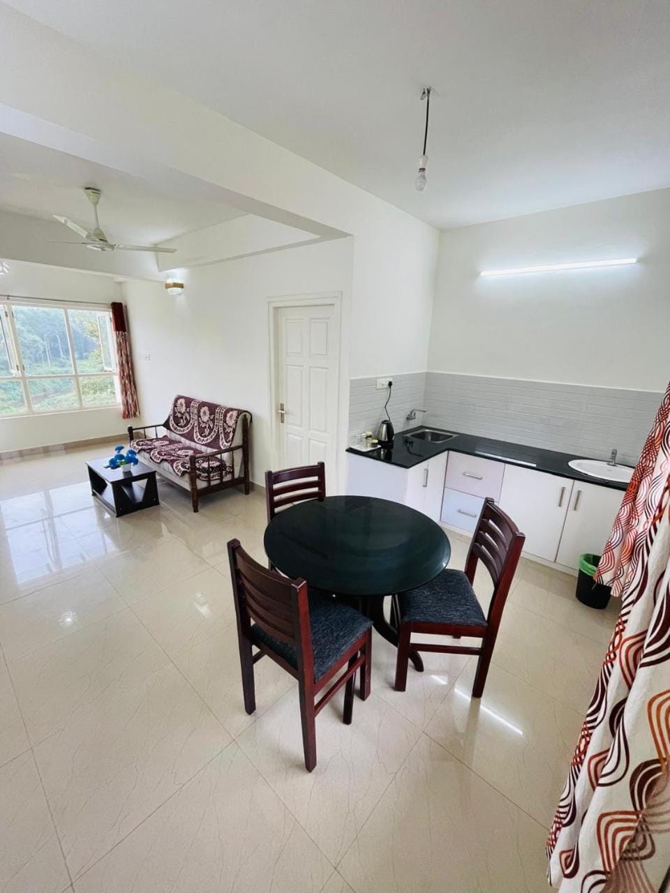 Kitchen or kitchenette, Living room, Seating area, Dining area, Bedroom