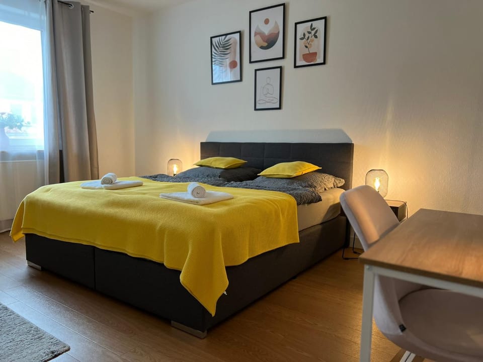 Bed, Photo of the whole room, Bedroom, towels