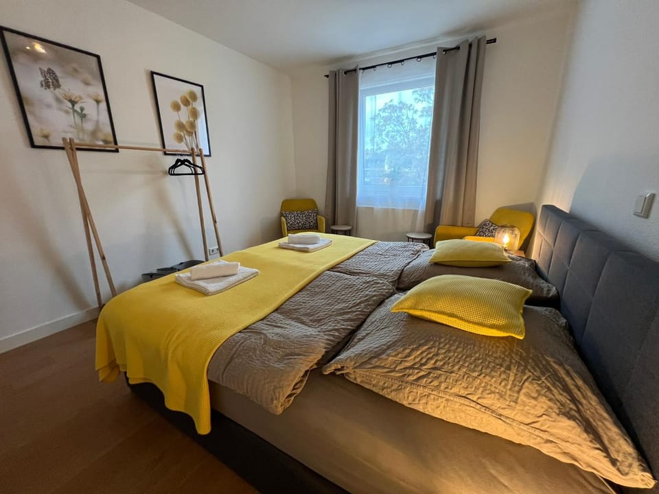 Bed, Photo of the whole room, Bedroom, towels