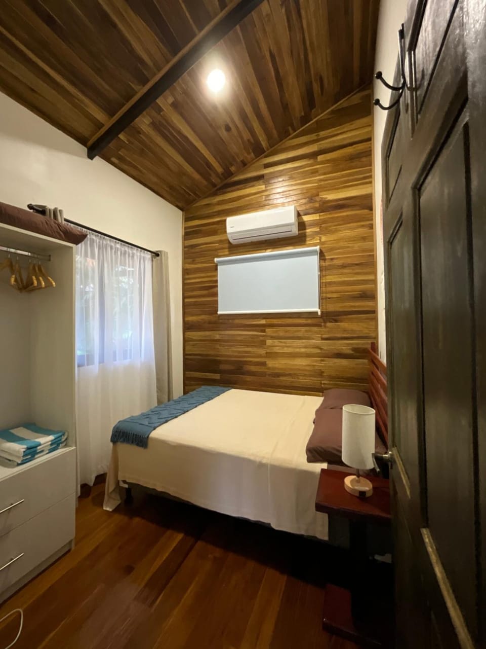 Photo of the whole room, Bedroom, air conditioner