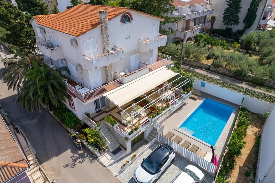 Property building, Swimming pool