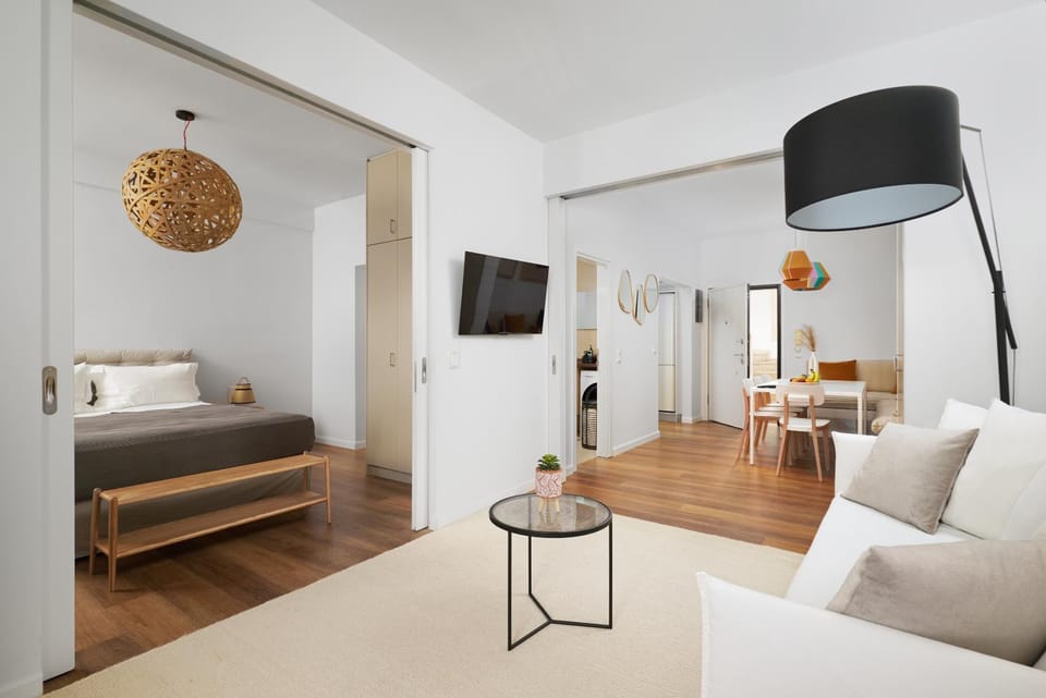 Communal lounge/ TV room, Bed, TV and multimedia, Living room, Photo of the whole room, Seating area, Evening entertainment, Bedroom