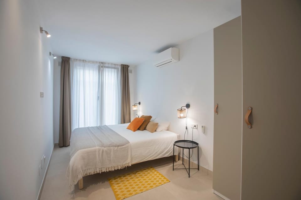 Bedroom, internet