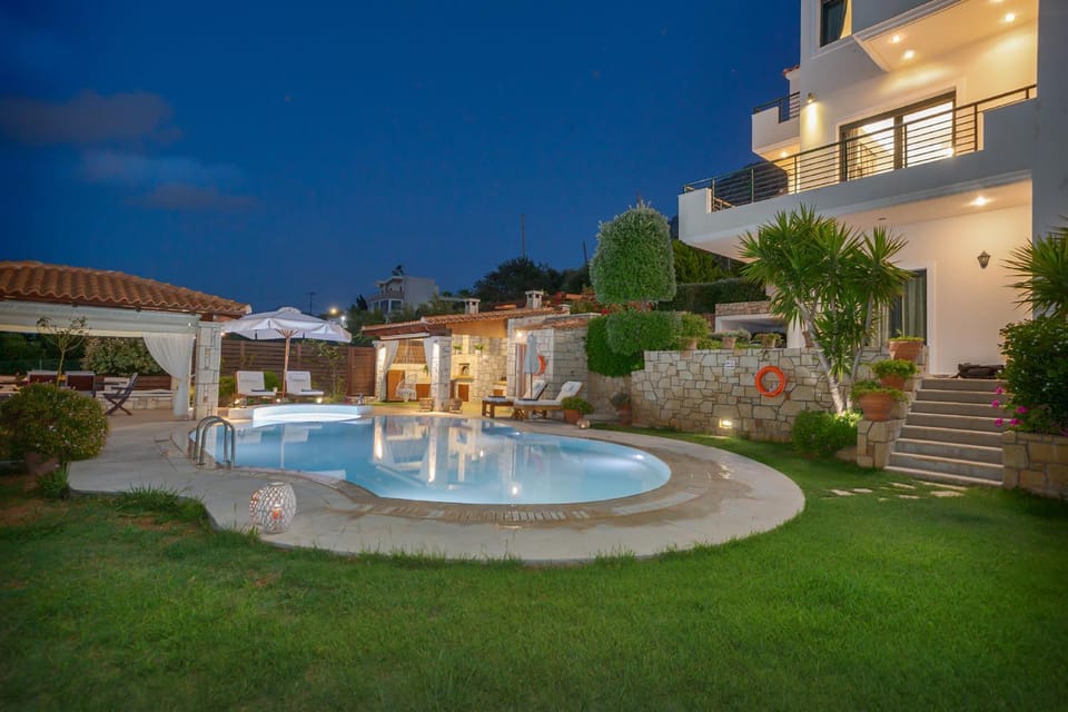 Property building, Garden, Swimming pool