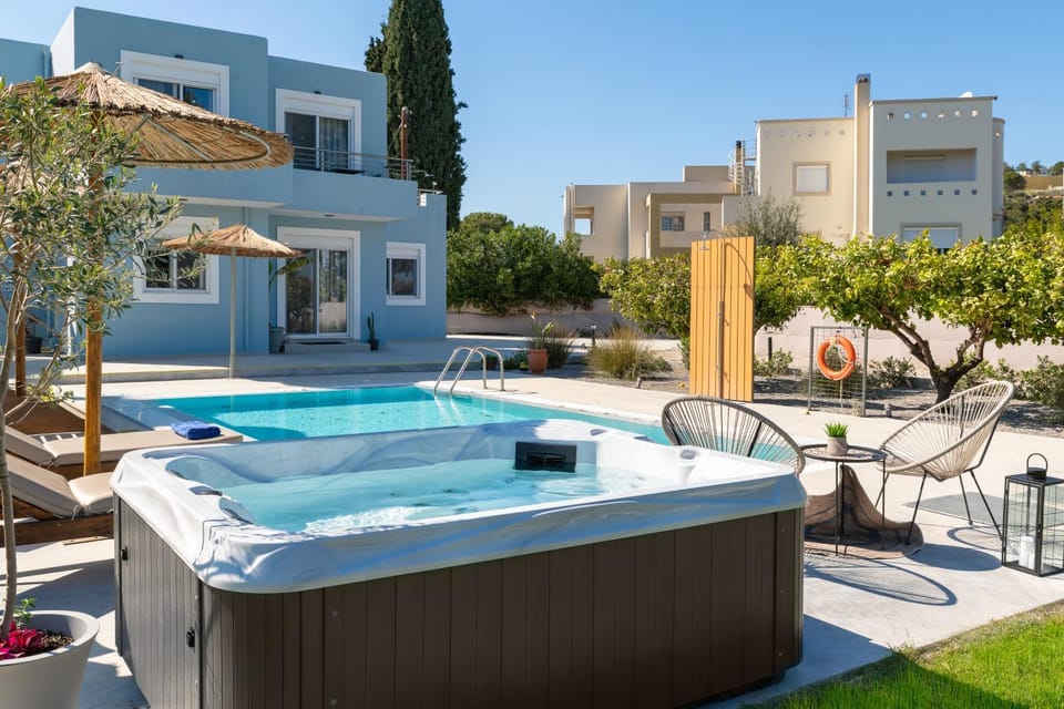 Patio, Hot Tub, Swimming pool