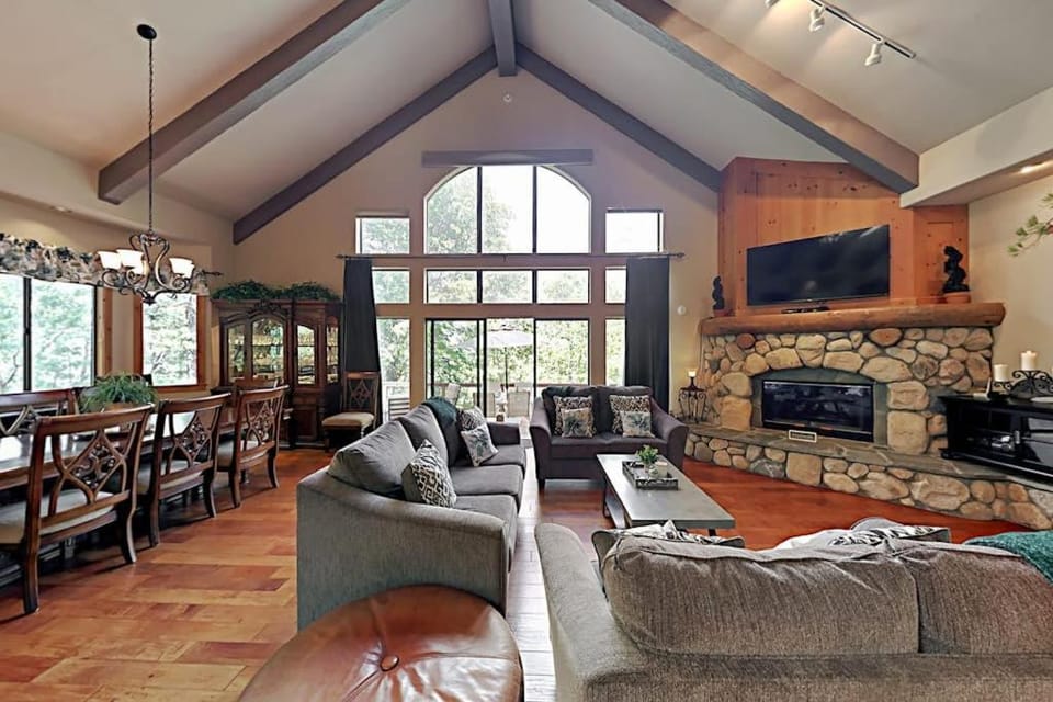 Emerald Oasis House in Lake Arrowhead