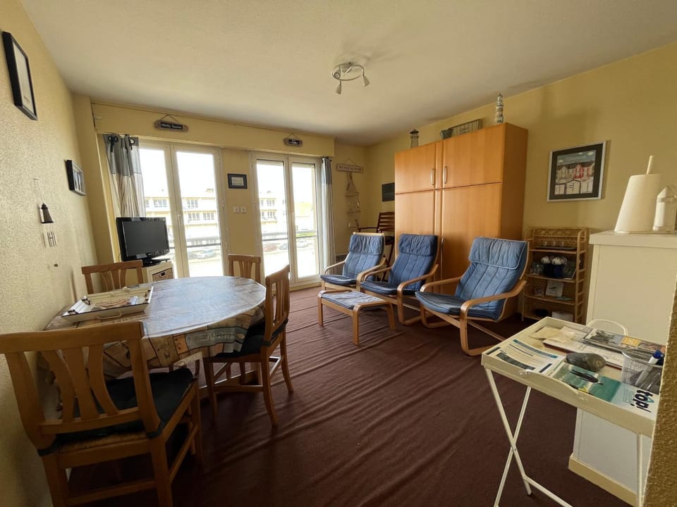 TV and multimedia, Living room, Dining area