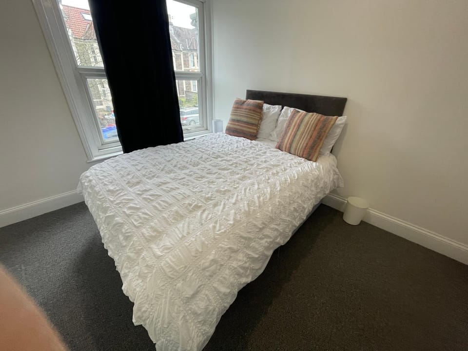 Lovely room in Bristol 5 Bed and Breakfast in Bristol