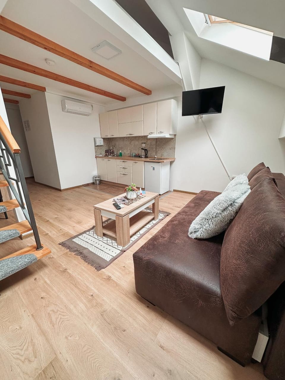 Kitchen or kitchenette, Living room, Seating area