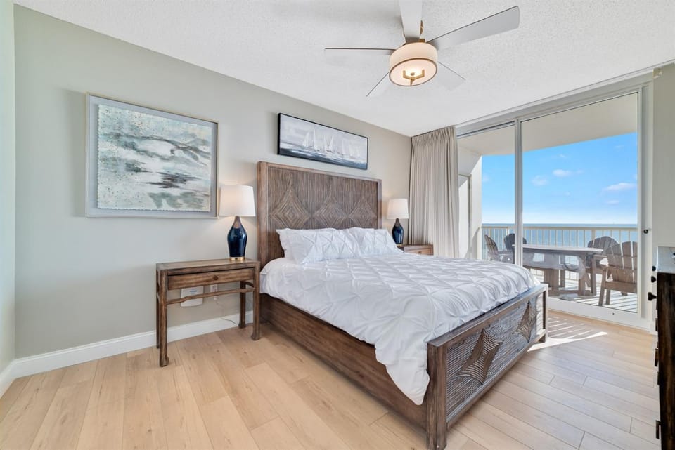 Bristol 710- Endless Beachfront Views 7th Floor Wrap Around Balcony Resort Apartment in Alabama