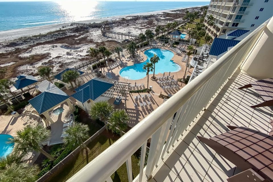 Bristol 710- Endless Beachfront Views 7th Floor Wrap Around Balcony Resort Apartment in Alabama