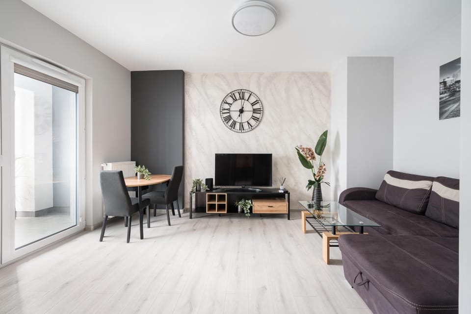 Communal lounge/ TV room, TV and multimedia, Living room, Seating area, Evening entertainment