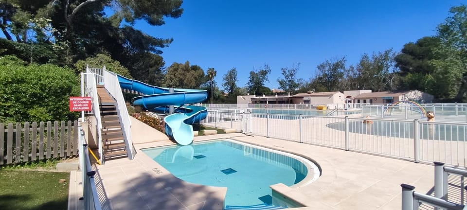 Bel appartement avec piscine proche des plages Apartment in Six-Fours-les-Plages