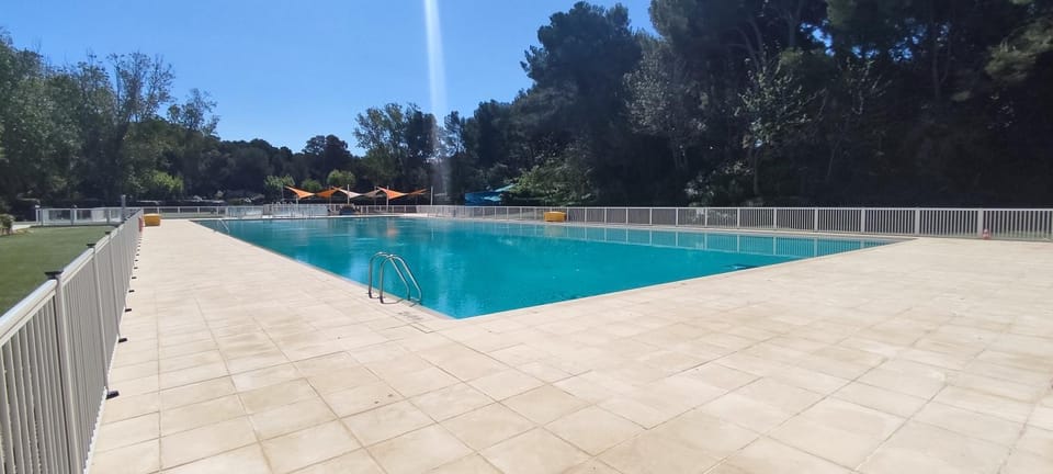 Bel appartement avec piscine proche des plages Apartment in Six-Fours-les-Plages