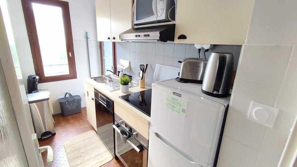 Coffee/tea facilities, dishwasher, minibar, pet friendly, stove, toaster, kitchen