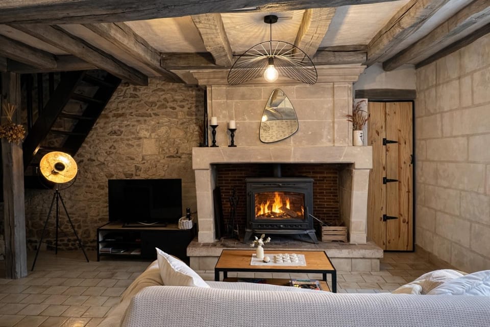 Communal lounge/ TV room, TV and multimedia, Living room, Seating area, Entertainment, fireplace