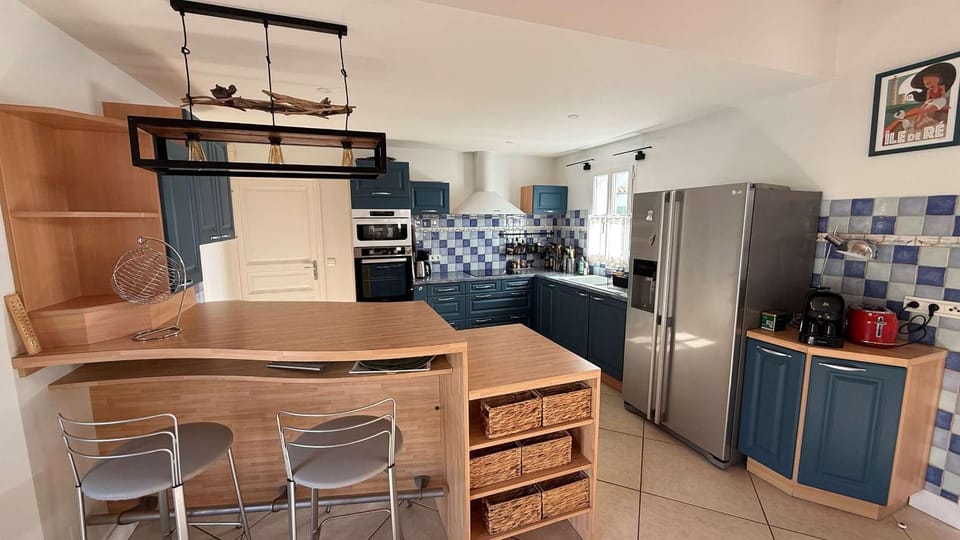 Kitchen or kitchenette, Dining area, dishwasher, minibar, oven, stove